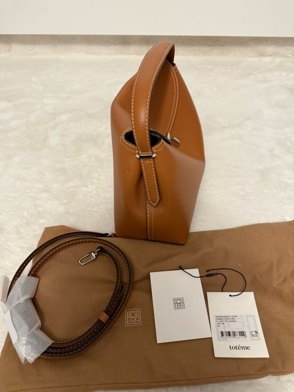 Toteme tan Pebbled Leather Shoulder Bag - Picture 4 of 16